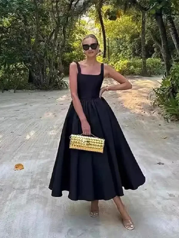 Rigata Holiday Statement Maxi Dress in Black Stylish One-Shoulder Maxi Dress