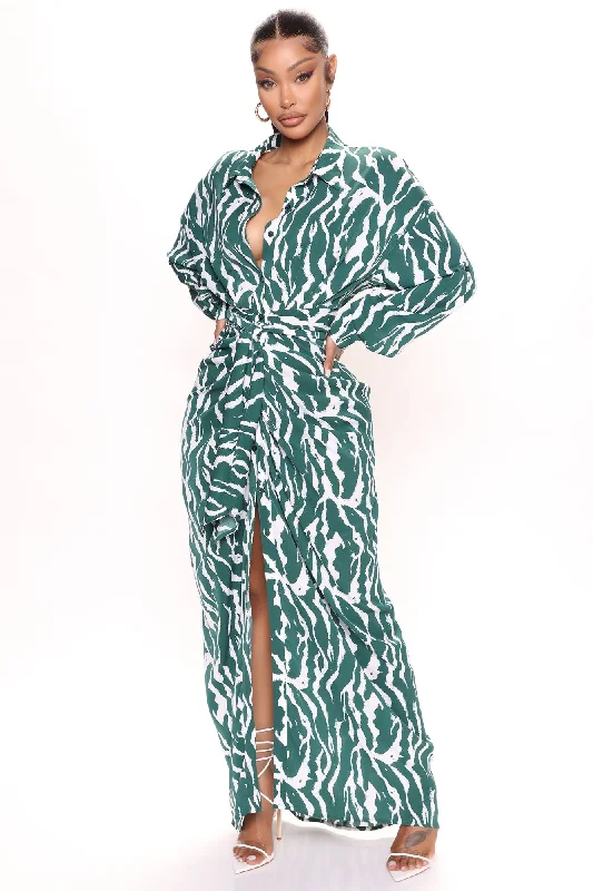 Safari Vibes Maxi Dress - Green/combo Cozy Open-Back Maxi Dress