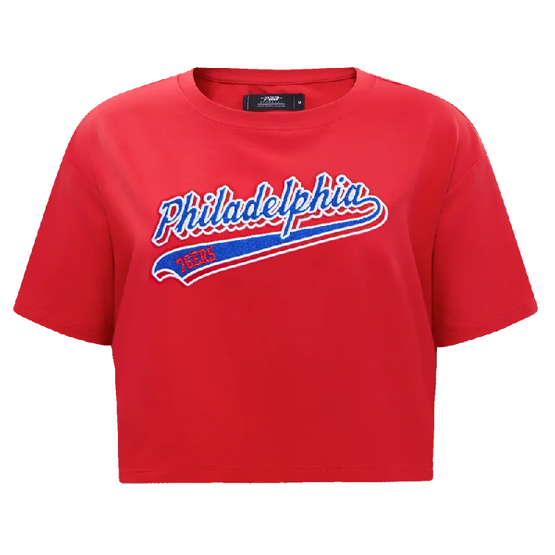 NBA PHILADELPHIA 76ers SCRIPT TAIL WOMEN'S SJ BOXY TEE (RED) Welt Pockets Slit Pockets Flap Pockets NBA PHILADELPHIA 76ers SCRIPT TAIL WOMEN'S SJ BOXY TEE (RED) Welt Pockets Slit Pockets Flap Pockets