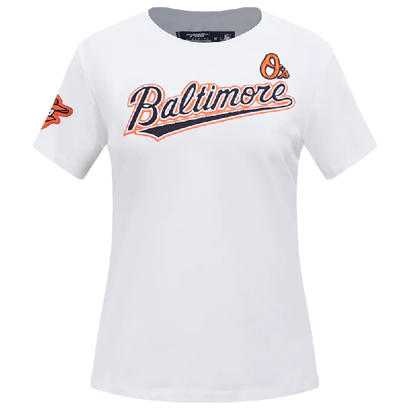 MLB BALTIMORE ORIOLES CLASSIC WOMEN'S SLIM FIT TEE (WHITE) Real Fur Shearling Chenille MLB BALTIMORE ORIOLES CLASSIC WOMEN'S SLIM FIT TEE (WHITE) Real Fur Shearling Chenille