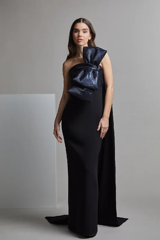 Bow detailed crepe dress with train