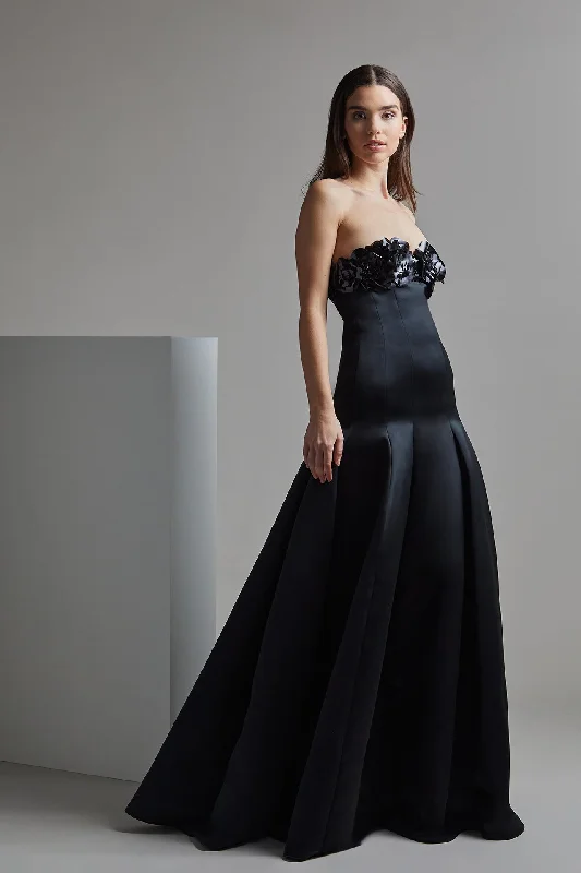 Fitted through hips satin dress with flowers