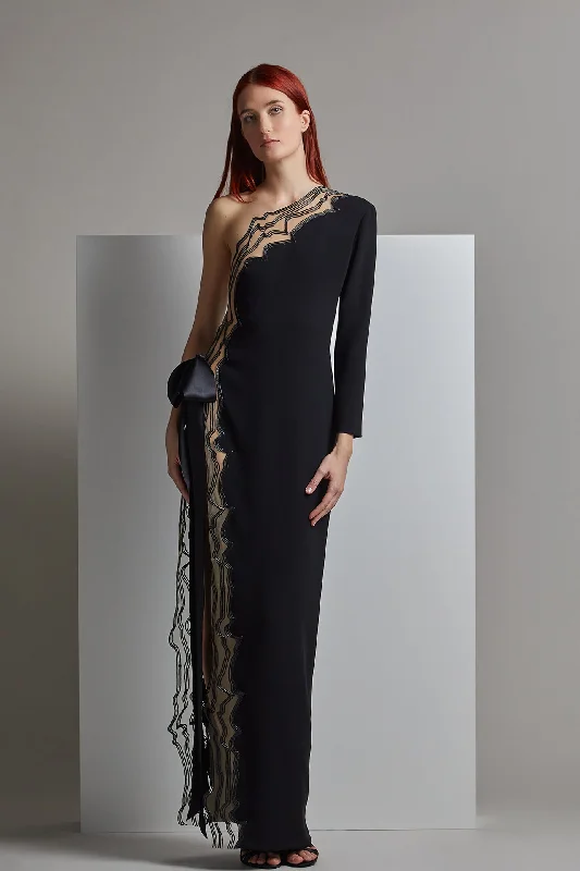 One sleeve gown with embroidery drapings
