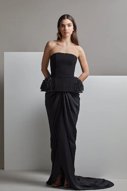 Strapless gown with embroidery